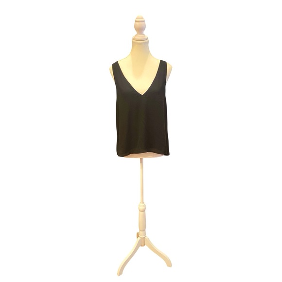 Tobi Black V-Back Sleeveless Tank Top Minimalist Chic‎ Open Back Clean Girl - M - Picture 1 of 9